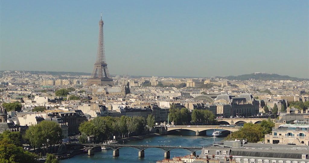 Vista de Paris desde la Tour Saint-Jacques, se ve el rio sena, la Torre Eiffel y el Museo d'Orsay