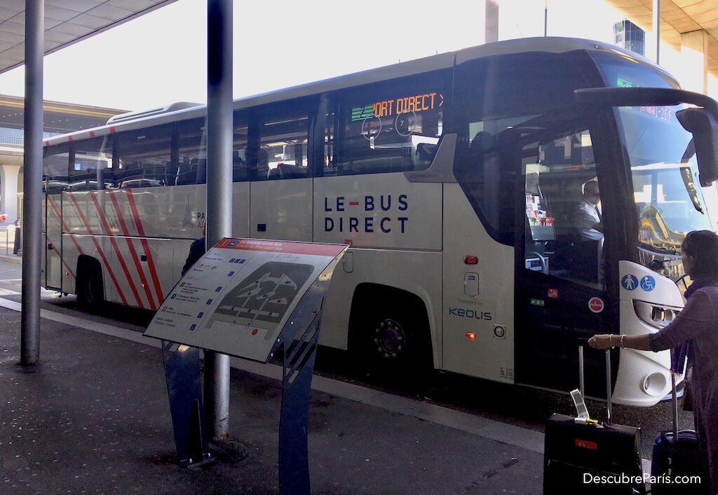 bus aparcado en el aeropuerto de paris